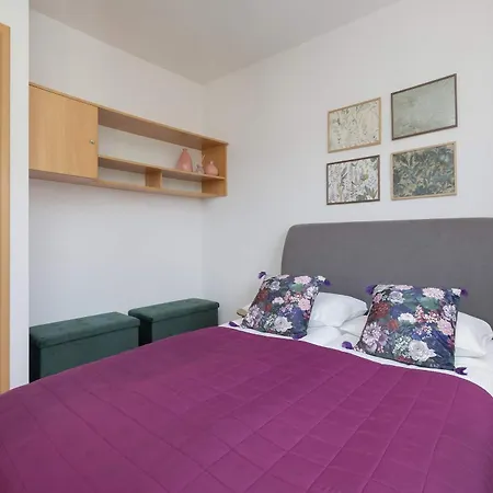 Lejlighed Bright With A Balcony In By Renters Warszawa